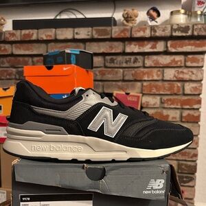 New Balance 997 Men’s Athletic Sneakers Black Silver CM997HCC [Select Size]